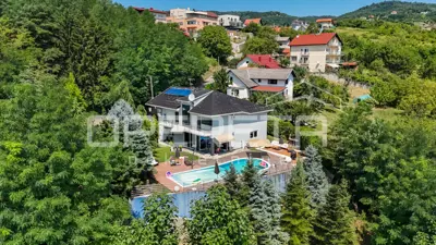 House for sale in Gajnice, 340 m²