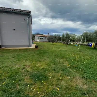 Samostojeća kuća s pomoćnim objektom i prostranom okućnicom u zapadnoj istri - 4