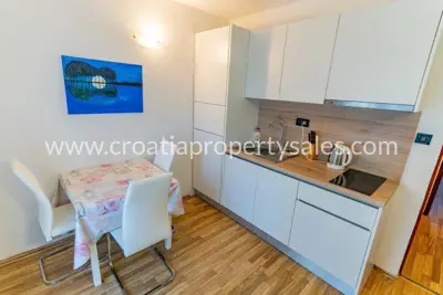 Apartmenthaus 610 m², Zadar - 50 m vom Strand - 8