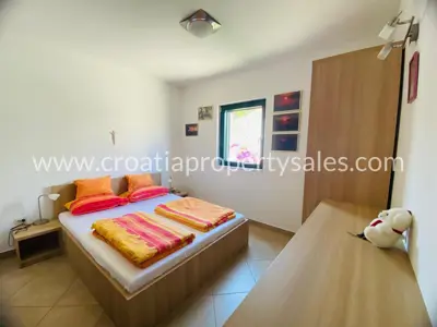 Stan, Brač, 116 m², 4-soban, 380 000 € - 8