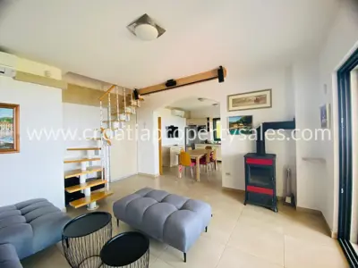 Stan, Brač, 116 m², 4-soban, 380 000 € - 12