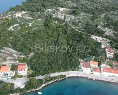 Grundstück 8 800 m², Račišće, erste Reihe am Meer und ruhige Lage