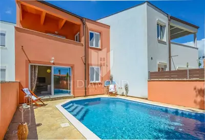 Pula, Umgebung, Ferienhaus in einer ruhigen Siedlung!