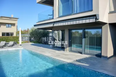 Villa 250 m² in Poreč, 500 m from the sea and pool