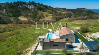 Haus 130 m², Hum - Pool und Jacuzzi