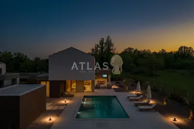 Villa 283 m², Labin - heated pool and grounds 2,000 m² - 4