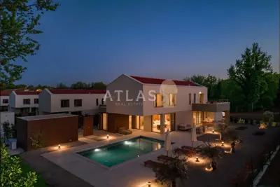 Villa 283 m², Labin - heated pool and grounds 2,000 m² - 5