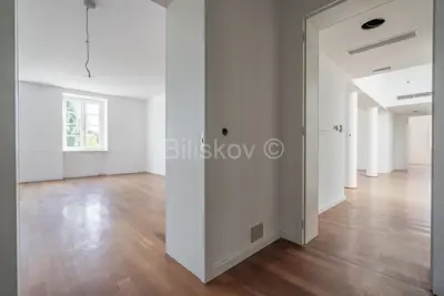 Kurija 570 m², Samobor Centar, velika parcela 7 319 m² - 10