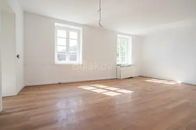 Kurija 570 m², Samobor Centar, velika parcela 7 319 m² - 13
