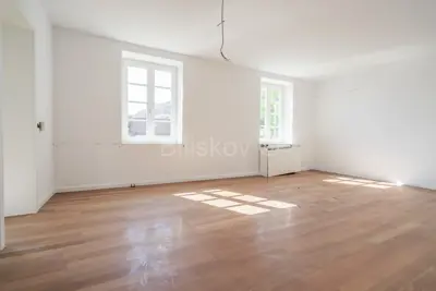 Kurija 570 m², Samobor Centar, velika parcela 7 319 m² - 13