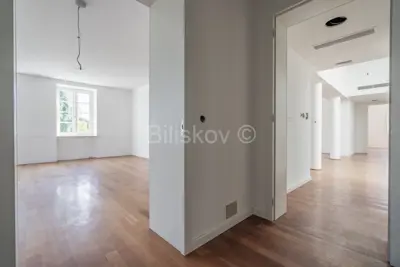Kurija 570 m², Samobor Centar, velika parcela 7 319 m² - 10