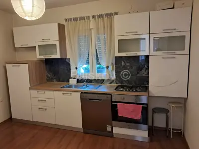 Dvoetažan stan, kamena kuća najam Trogir