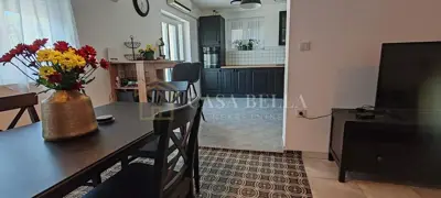Stan 84 m², Supetarska Draga - dvorište i parkirno mjesto