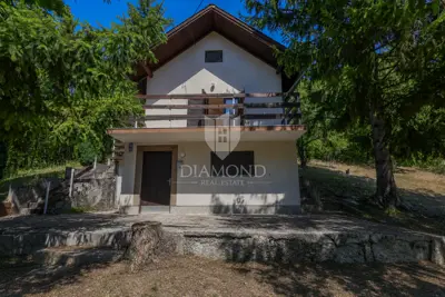 Kuća Okić 70 m² u prirodi s okućnicom