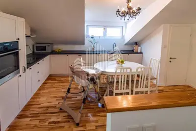 Haus zum Kauf in Donji grad, 204 m² - 2