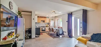 Buje, Kaštel, dva stana sa 200 m² dvorišta blizu granice - 9