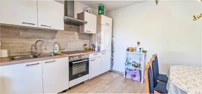 Buje, Kaštel, dva stana sa 200 m² dvorišta blizu granice - 2