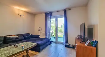 Buje, Kaštel, dva stana sa 200 m² dvorišta blizu granice - 4