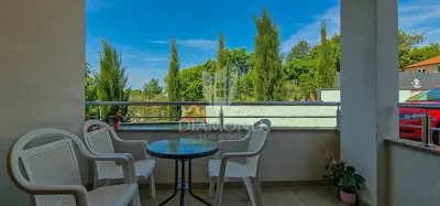 Buje, Kaštel, dva stana sa 200 m² dvorišta blizu granice - 8