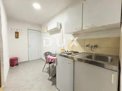 Haus 295 m², Batomalj - 5 Wohneinheiten - 20