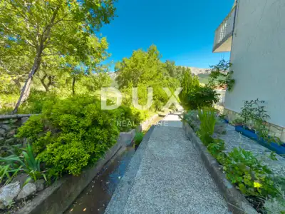 Haus 295 m², Batomalj - 5 Wohneinheiten - 8