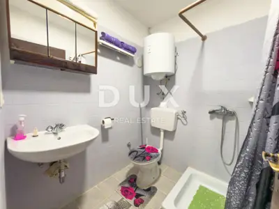 Haus 295 m², Batomalj - 5 Wohneinheiten - 15