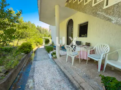 Haus 295 m², Batomalj - 5 Wohneinheiten - 7