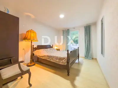 Haus 295 m², Batomalj - 5 Wohneinheiten - 12
