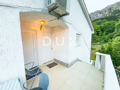 Haus 295 m², Batomalj - 5 Wohneinheiten - 22