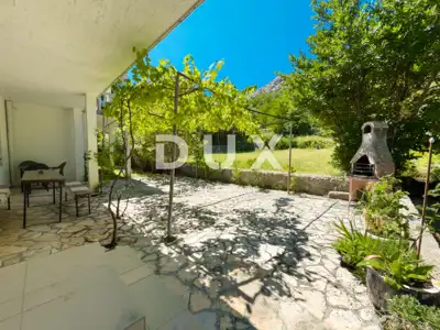 Haus 295 m², Batomalj - 5 Wohneinheiten - 2