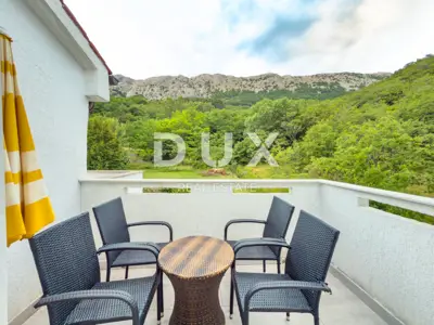 Haus 295 m², Batomalj - 5 Wohneinheiten - 14