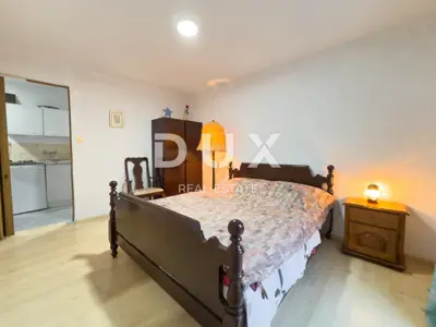 Haus 295 m², Batomalj - 5 Wohneinheiten - 13
