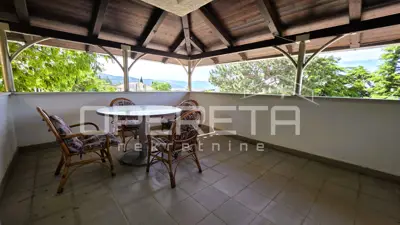 APARTMAN, POGLED NA MORE, GARAŽA, SKLADIŠTE, NOVI VINODOLSKI, 89 m²