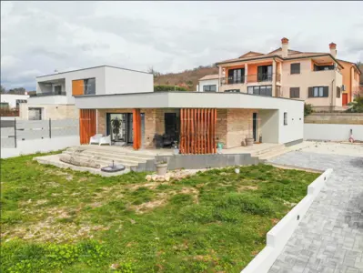 Haus in Kanfanar, ruhige Lage und Neubau