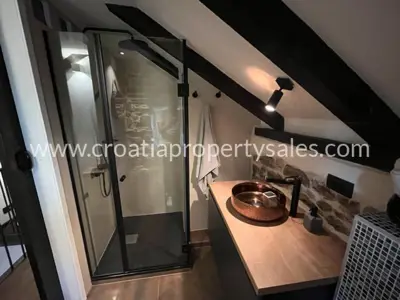 Kuća u Kaštelima, 70 m od mora i centra - 9