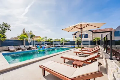 Villa 320 m², Krk auf der Insel Krk, beheizter Pool - 2
