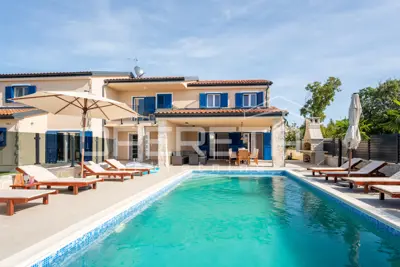 Villa 320 m², Krk on the island of Krk, heated pool