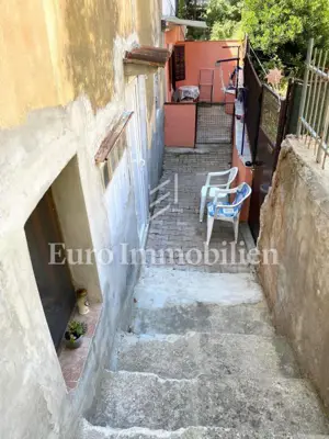 Samostojeća kuća s tri stambene jedinice, 100m od mora! - 20