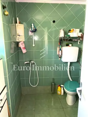 Samostojeća kuća s tri stambene jedinice, 100m od mora! - 9