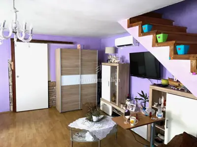 Samostojeća kuća s tri stambene jedinice, 100m od mora! - 4