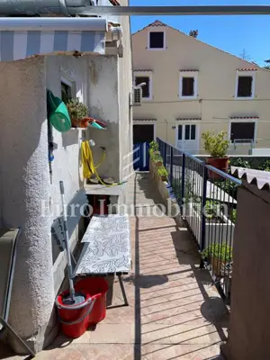 Samostojeća kuća s tri stambene jedinice, 100m od mora! - 19