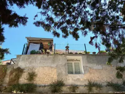 Samostojeća kuća s tri stambene jedinice, 100m od mora! - 2
