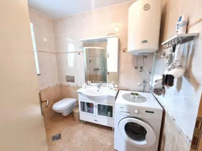 Dvojna kuća u Poreču, bazen 32 m² i vrtna kućica - 20