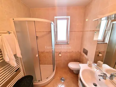 Dvojna kuća u Poreču, bazen 32 m² i vrtna kućica - 21