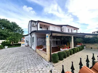 Semi-detached house in Poreč, 32 m² pool and garden house