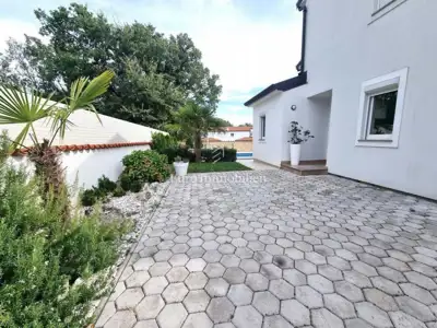 Dvojna kuća u Poreču, bazen 32 m² i vrtna kućica - 4