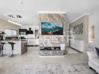 Kuća 142 m², Bilice kod Šibenika - mirno okruženje