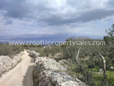 Zemljište, Brač, 23 120 m², 197 000 €