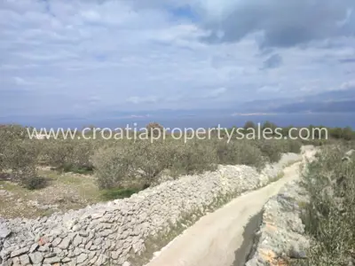 Zemljište, Brač, 23 120 m², 197 000 € - 4