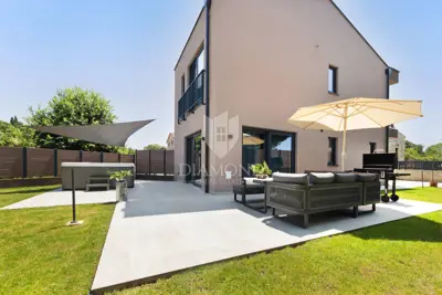 Doppelhaus 196 m², Bale - Zentrum, Hof und Jacuzzi